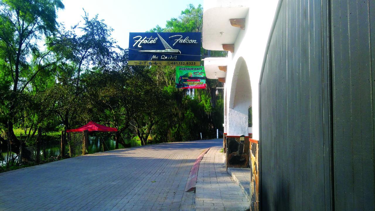 Hotel Falcon Тамасопо Екстер'єр фото